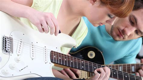 Elektro Gitar Kursu: Profesyonel Olmanın Yolları
