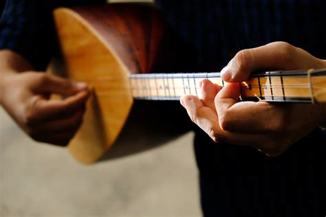 Saz Çalmayı Öğrenmek İçin En İyi Saz Kursları