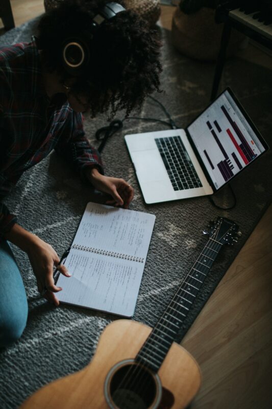 D Akoru Gitar ile Temel Akorları Öğrenin