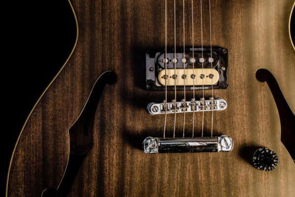 F Akoru Gitar ile Müzikal Yolculuğunuzu Başlatın