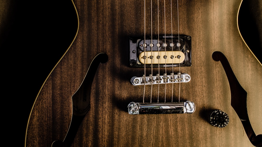 F Akoru Gitar ile Müzikal Yolculuğunuzu Başlatın