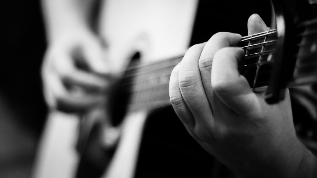 Gitar Akorları ile Popüler Şarkıları Çalın