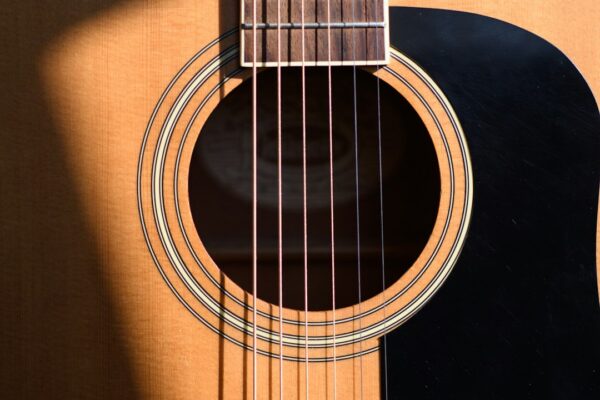 Gitar Eş Sesli Midir? Akorlar ve Melodiler Arasındaki İlişki